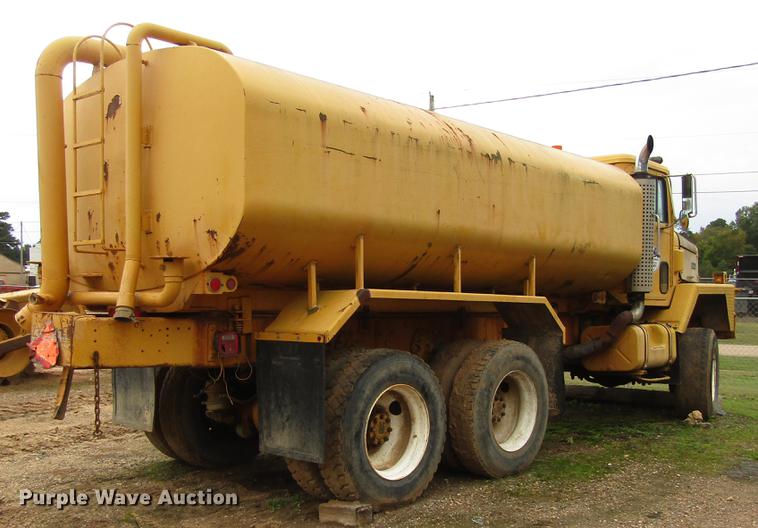 image for item DC0047 1979 International Paystar F5070 tank truck