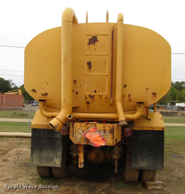 image for item DC0047 1979 International Paystar F5070 tank truck