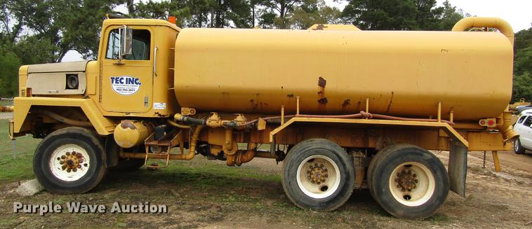 image for item DC0047 1979 International Paystar F5070 tank truck