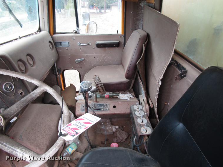 image for item DC0047 1979 International Paystar F5070 tank truck