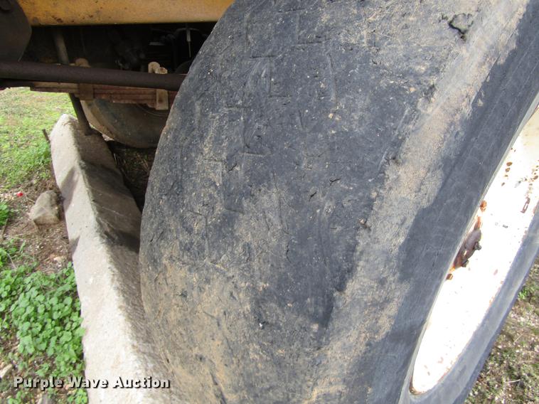 image for item DC0047 1979 International Paystar F5070 tank truck