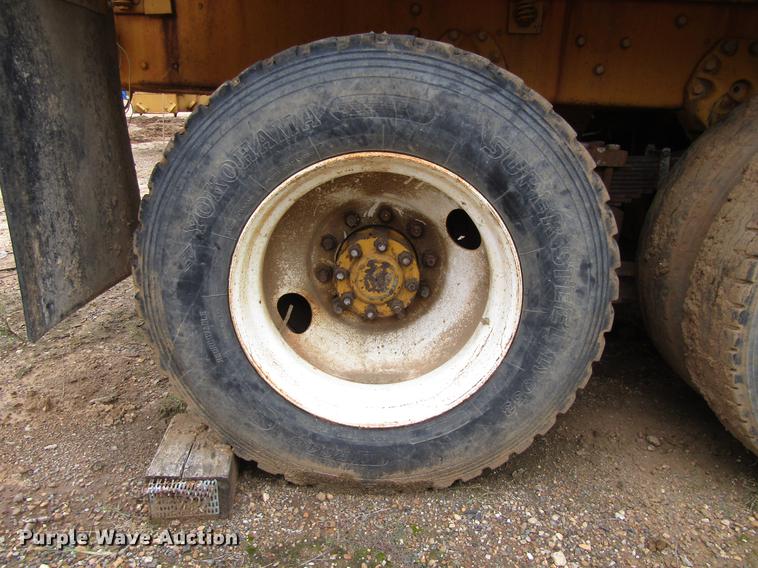 image for item DC0047 1979 International Paystar F5070 tank truck