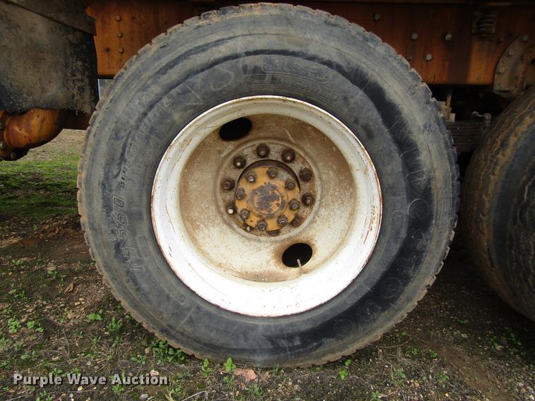 image for item DC0047 1979 International Paystar F5070 tank truck