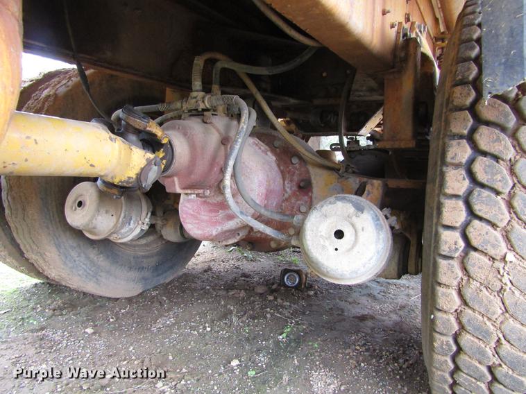 image for item DC0047 1979 International Paystar F5070 tank truck