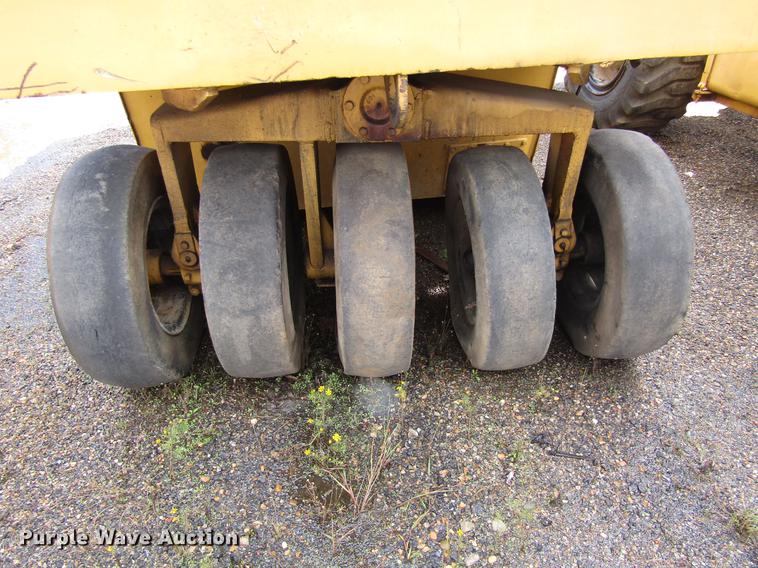 image for item DC0062 2000 Ingram 9-2800 pneumatic roller