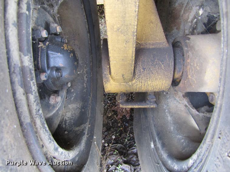 image for item DC0062 2000 Ingram 9-2800 pneumatic roller