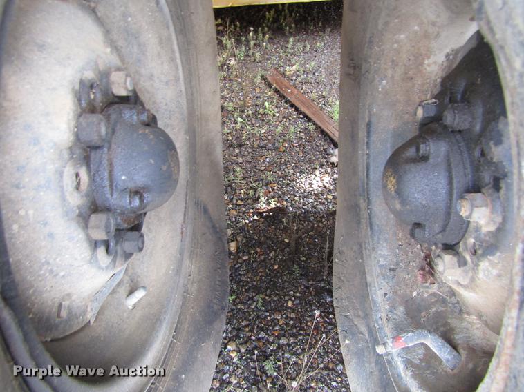 image for item DC0062 2000 Ingram 9-2800 pneumatic roller