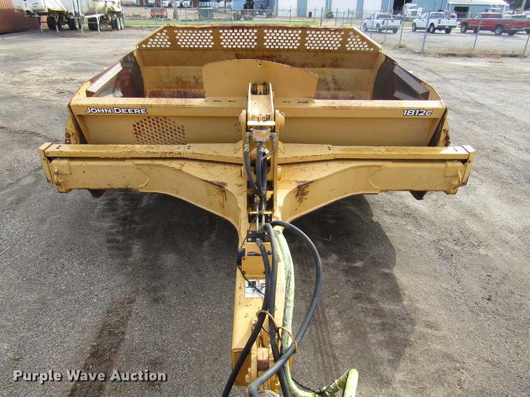 image for item DC0074 2005 John Deere 1812C scraper