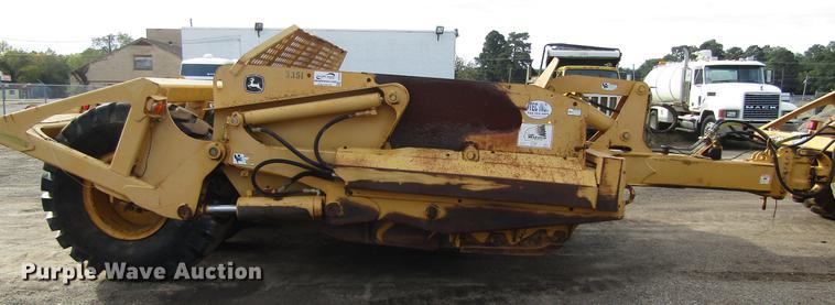 image for item DC0074 2005 John Deere 1812C scraper