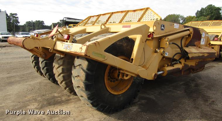 image for item DC0074 2005 John Deere 1812C scraper