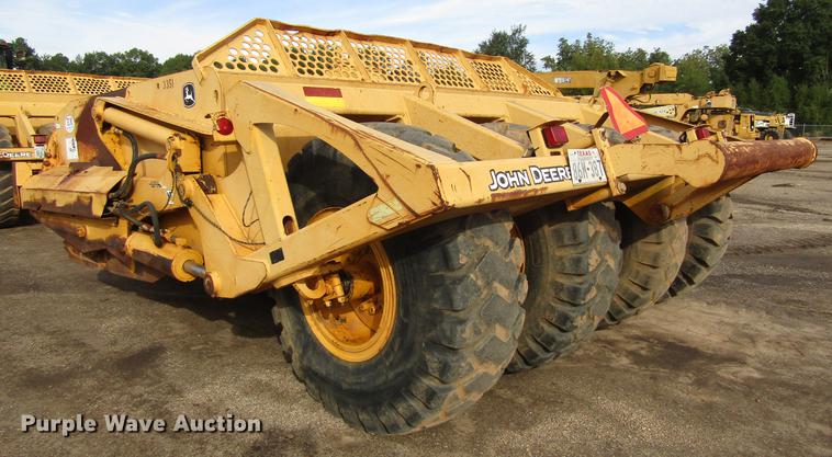 image for item DC0074 2005 John Deere 1812C scraper