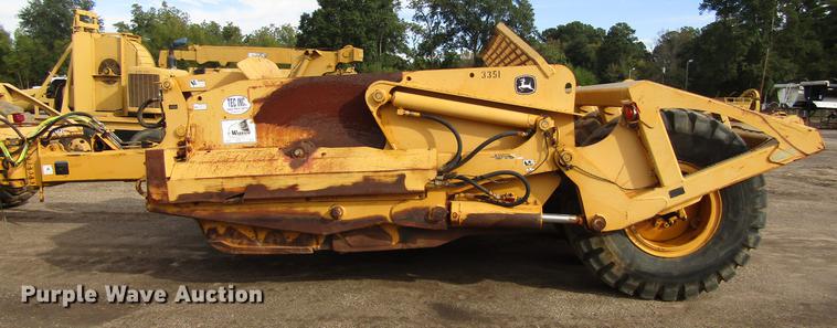 image for item DC0074 2005 John Deere 1812C scraper