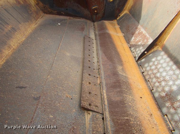 image for item DC0074 2005 John Deere 1812C scraper