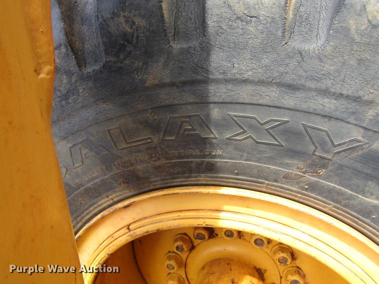 image for item DC0074 2005 John Deere 1812C scraper