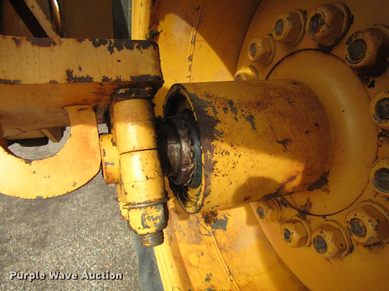 image for item DC0074 2005 John Deere 1812C scraper