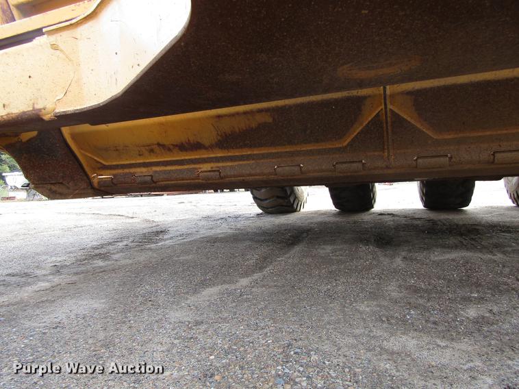 image for item DC0074 2005 John Deere 1812C scraper