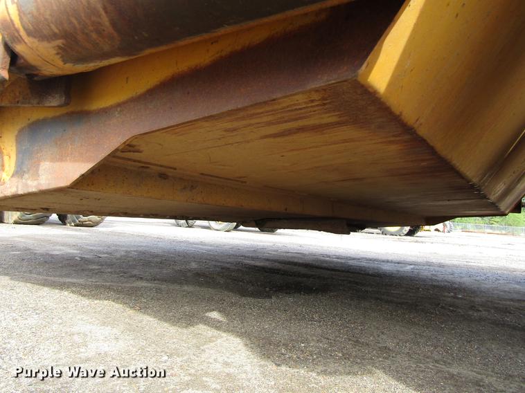 image for item DC0074 2005 John Deere 1812C scraper