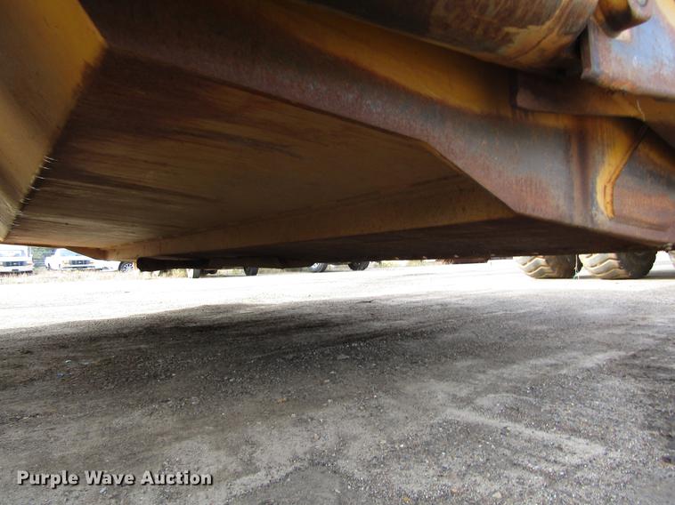 image for item DC0074 2005 John Deere 1812C scraper