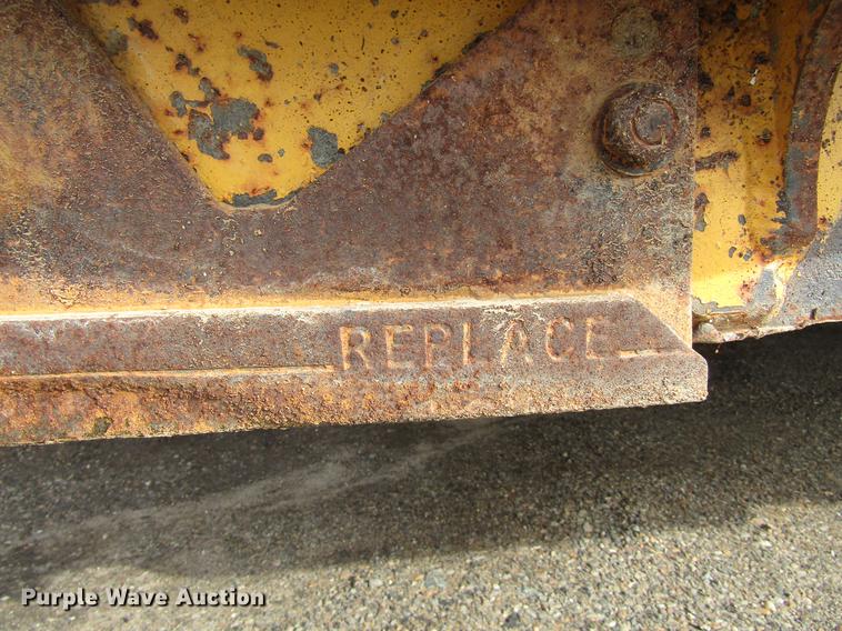 image for item DC0074 2005 John Deere 1812C scraper