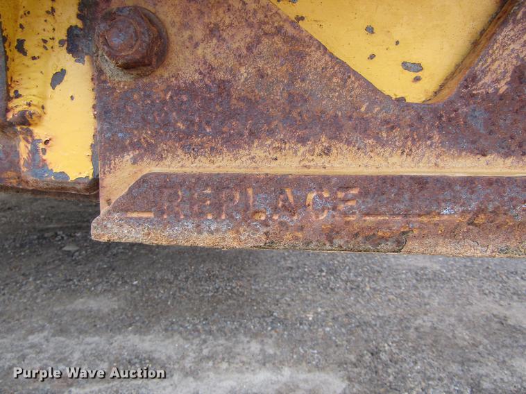 image for item DC0074 2005 John Deere 1812C scraper