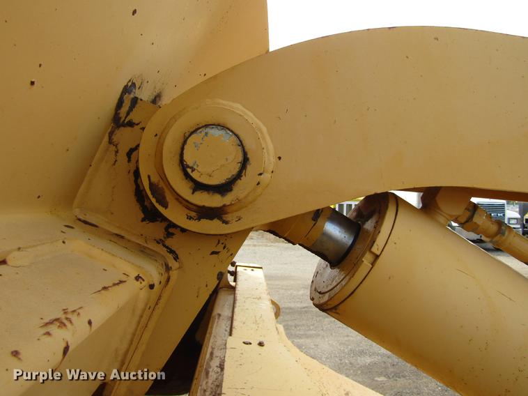 image for item DC0074 2005 John Deere 1812C scraper