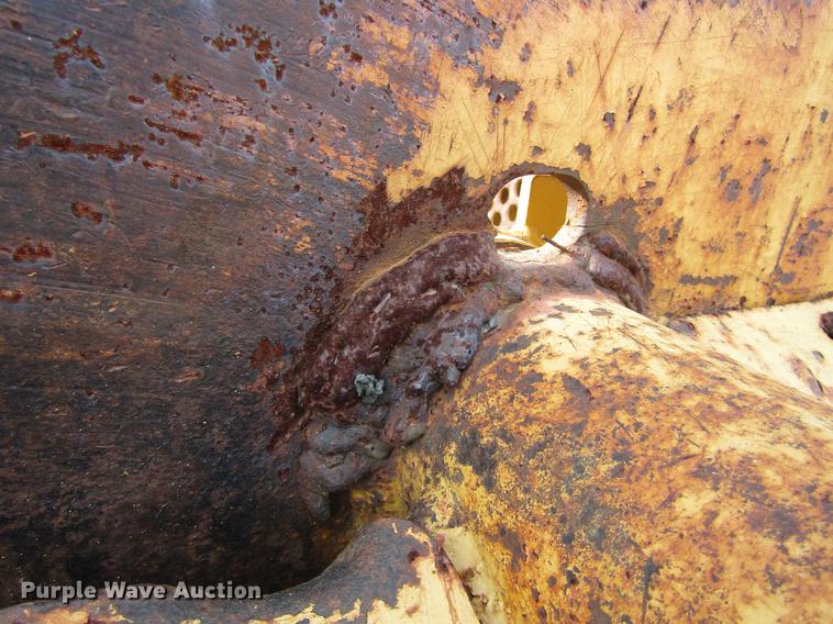 image for item DC0074 2005 John Deere 1812C scraper