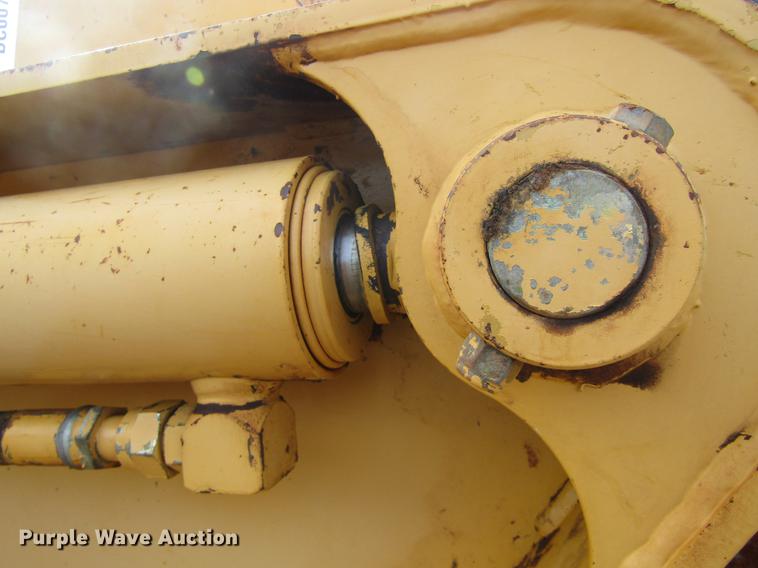 image for item DC0074 2005 John Deere 1812C scraper