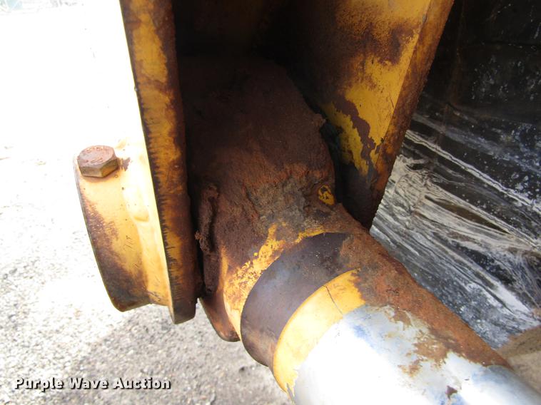 image for item DC0074 2005 John Deere 1812C scraper