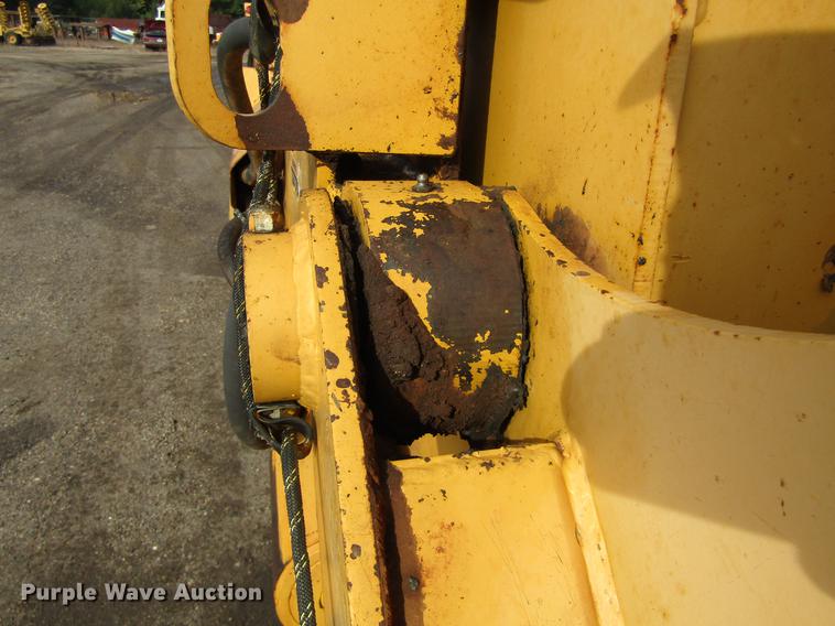 image for item DC0074 2005 John Deere 1812C scraper