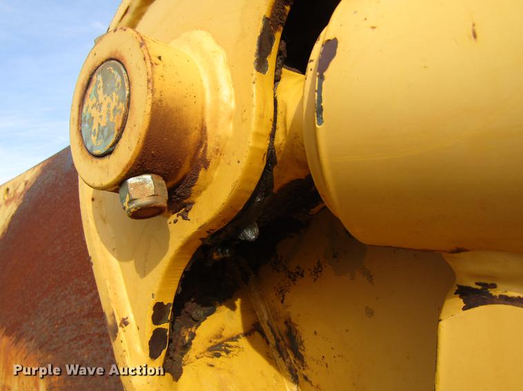 image for item DC0074 2005 John Deere 1812C scraper