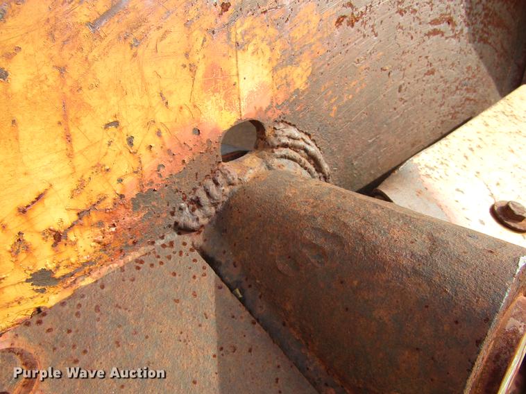 image for item DC0074 2005 John Deere 1812C scraper