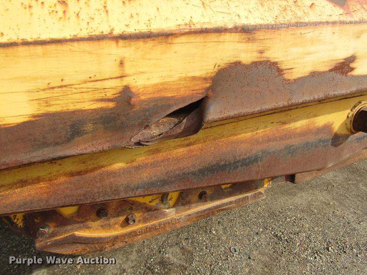 image for item DC0074 2005 John Deere 1812C scraper