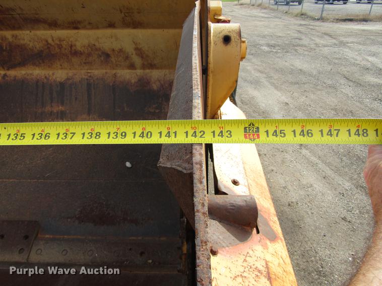 image for item DC0074 2005 John Deere 1812C scraper