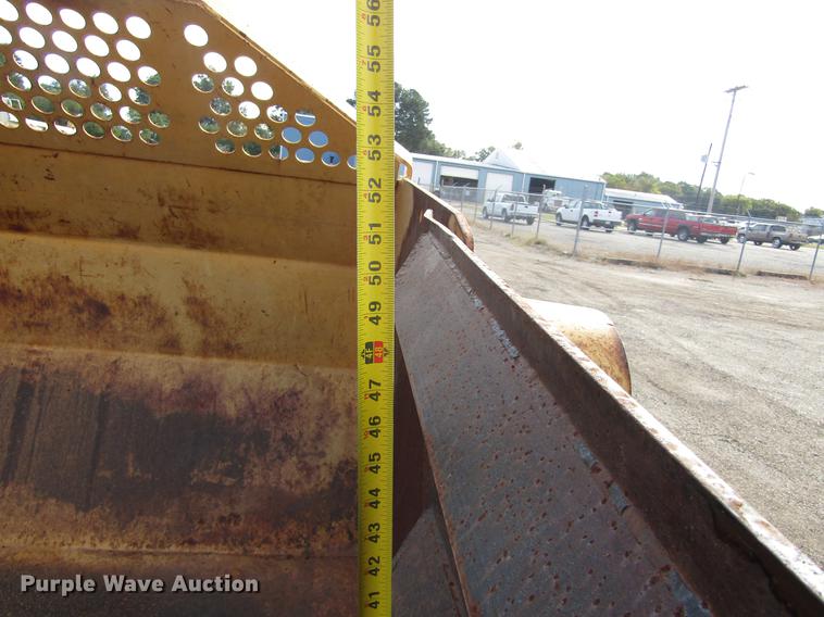 image for item DC0074 2005 John Deere 1812C scraper