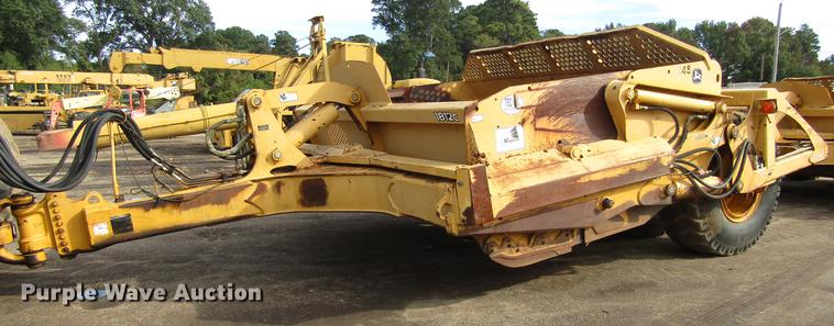image for item DC0075 2005 John Deere 1812C scraper