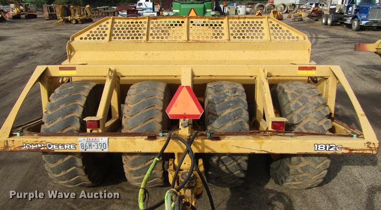 image for item DC0075 2005 John Deere 1812C scraper