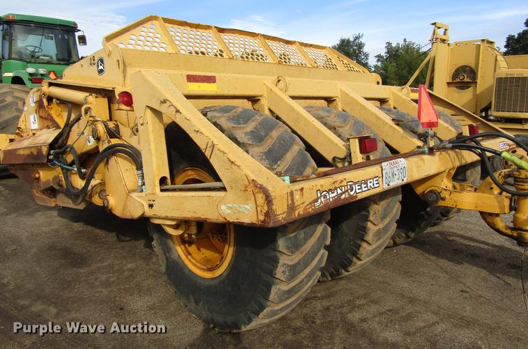 image for item DC0075 2005 John Deere 1812C scraper