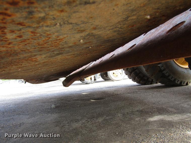 image for item DC0075 2005 John Deere 1812C scraper