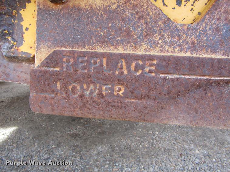 image for item DC0075 2005 John Deere 1812C scraper