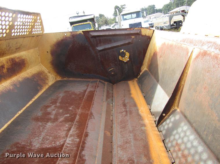 image for item DC0075 2005 John Deere 1812C scraper