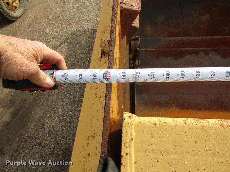 image for item DC0075 2005 John Deere 1812C scraper