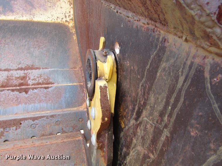 image for item DC0075 2005 John Deere 1812C scraper