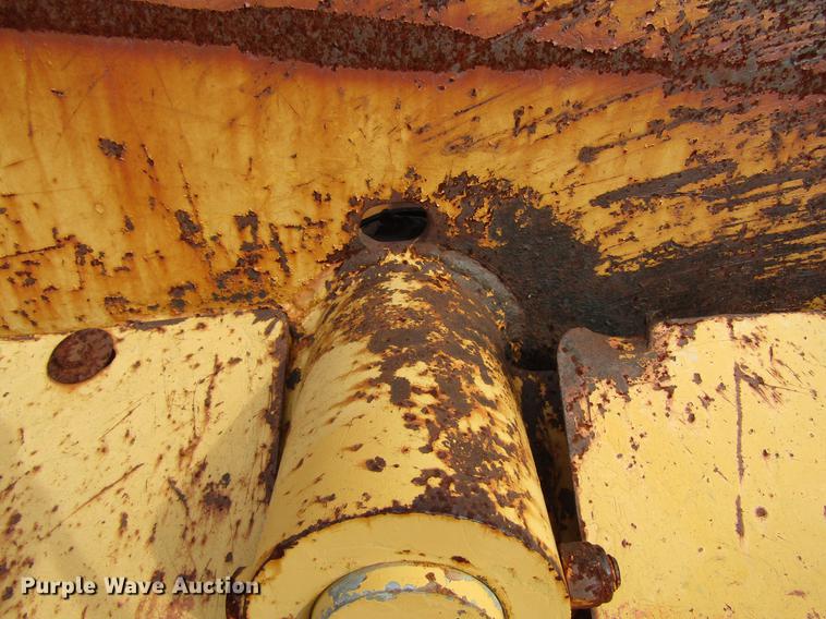 image for item DC0075 2005 John Deere 1812C scraper