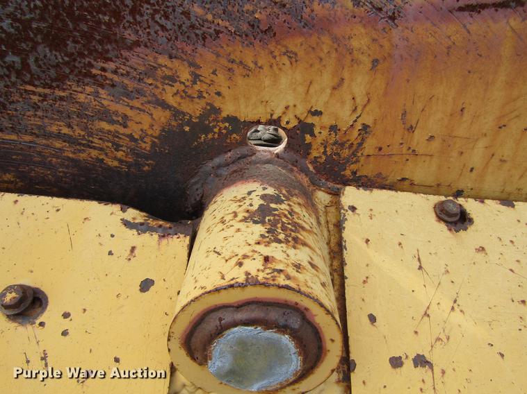 image for item DC0075 2005 John Deere 1812C scraper