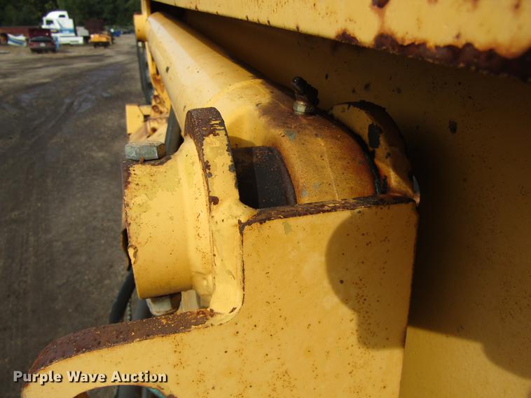 image for item DC0075 2005 John Deere 1812C scraper