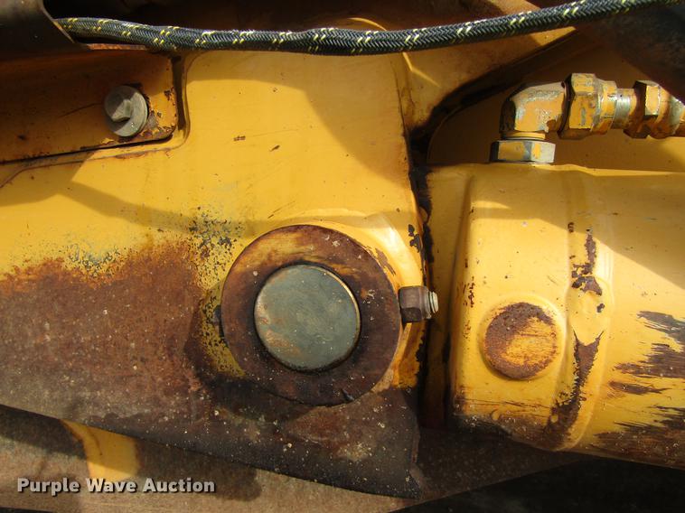 image for item DC0075 2005 John Deere 1812C scraper