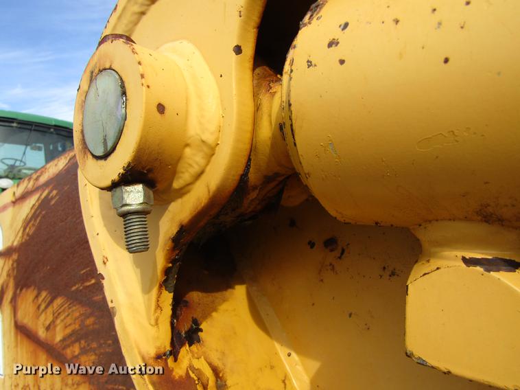 image for item DC0075 2005 John Deere 1812C scraper