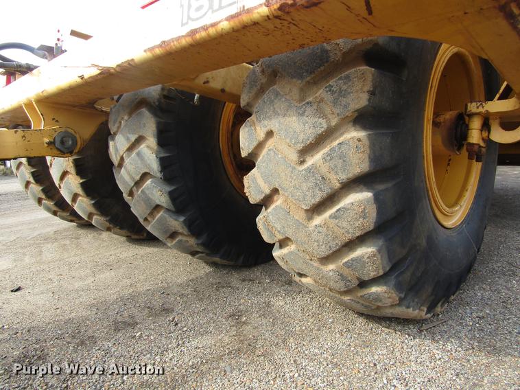 image for item DC0075 2005 John Deere 1812C scraper