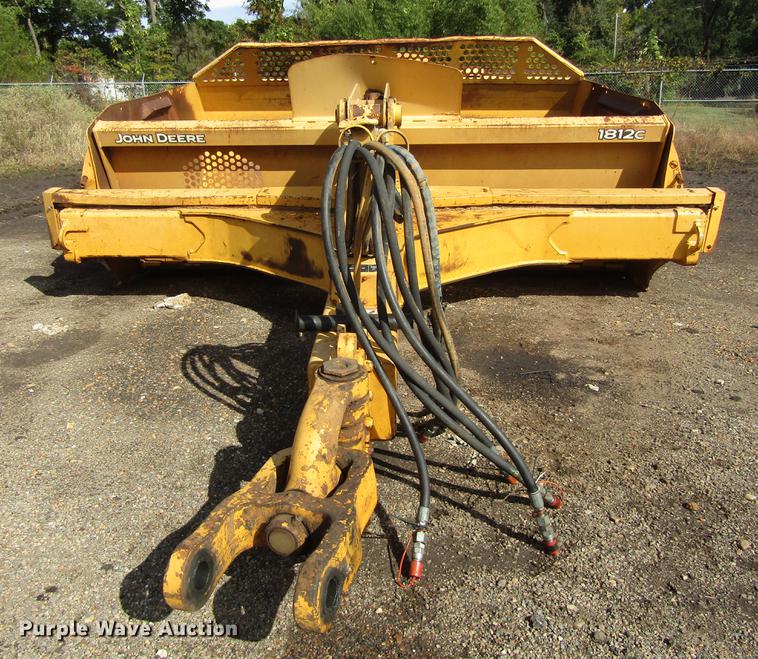 image for item DC0076 2005 John Deere 1812C scraper