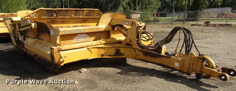 image for item DC0076 2005 John Deere 1812C scraper